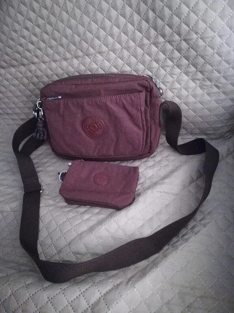 Kipling Abanu M crossbody Grape Wine Metallic glans