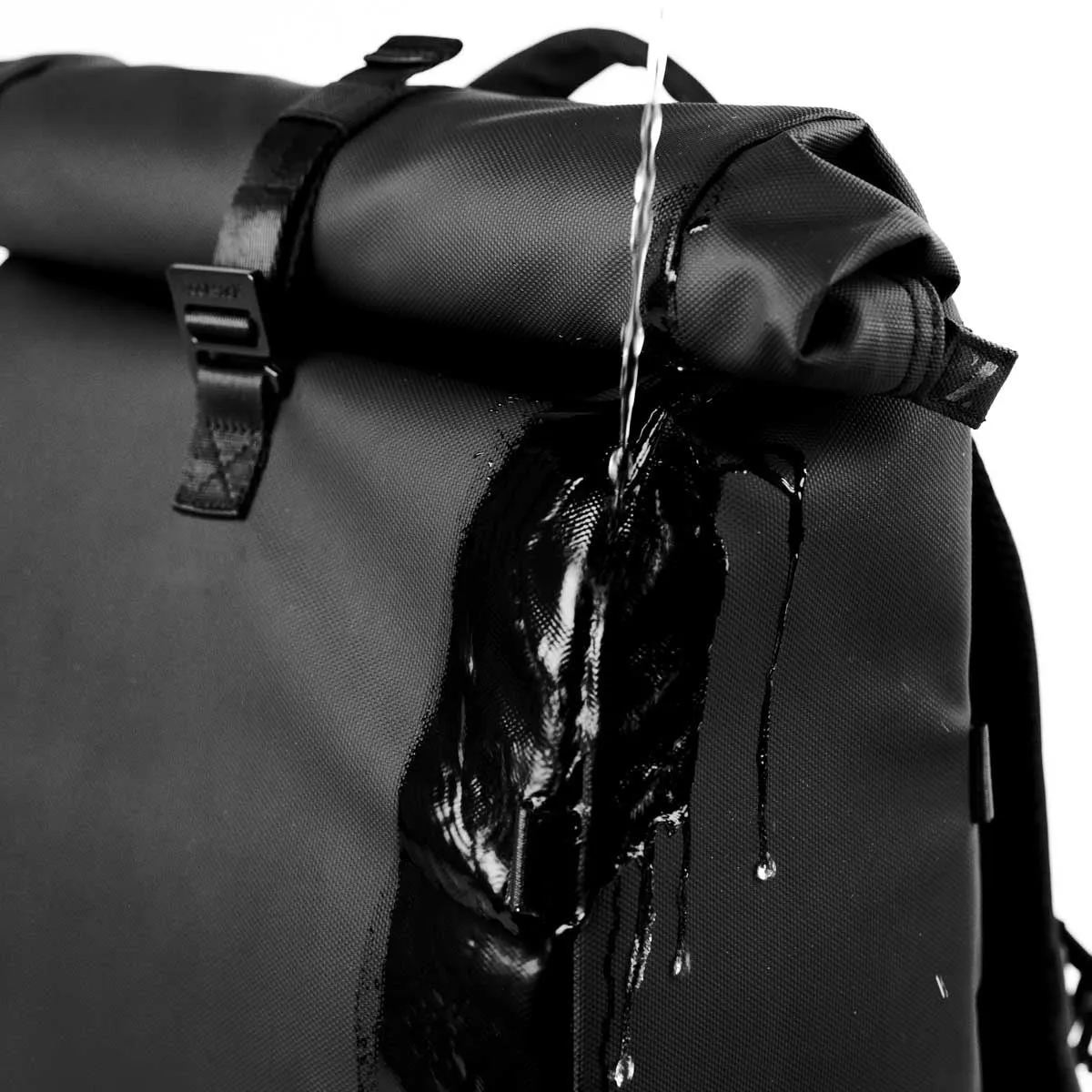 Zeeksack The Rolltop 25L rugzak zwart oprolbaar