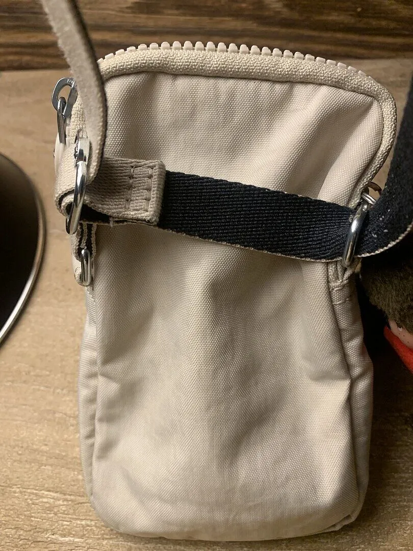Kipling Tally telefoontas Klein Echo Embossed waterafstotend