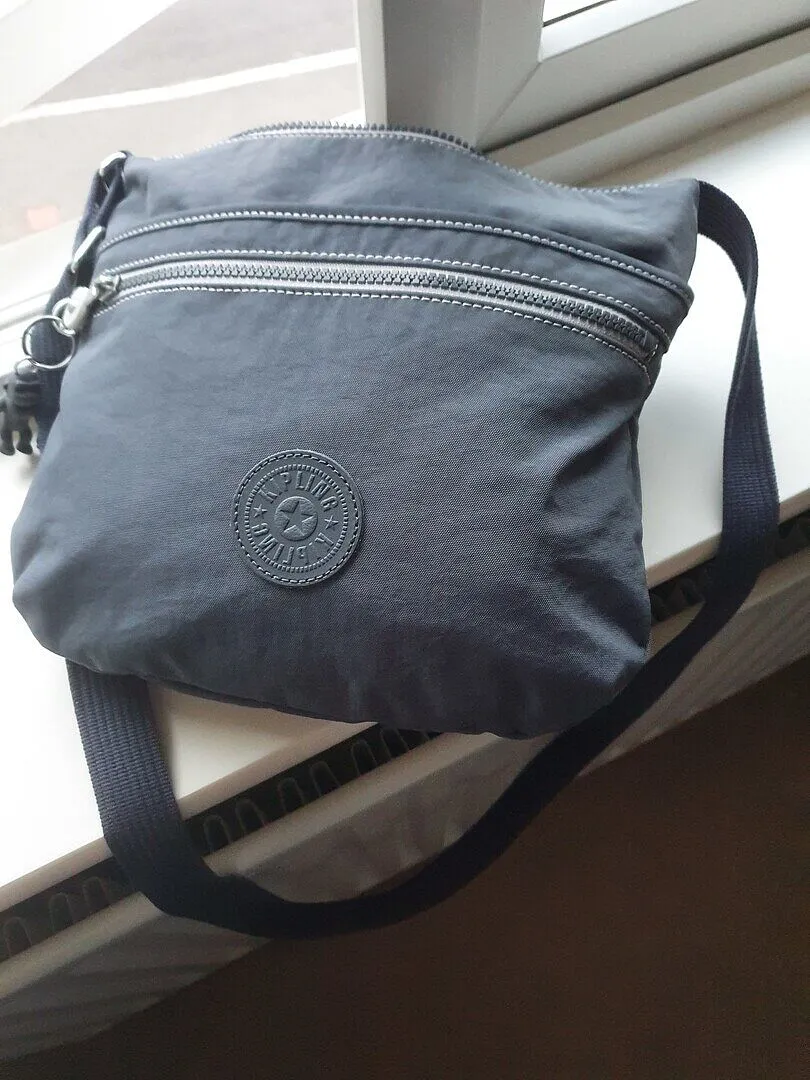 Kipling Arto schoudertas Medium Crazy Leaves licht