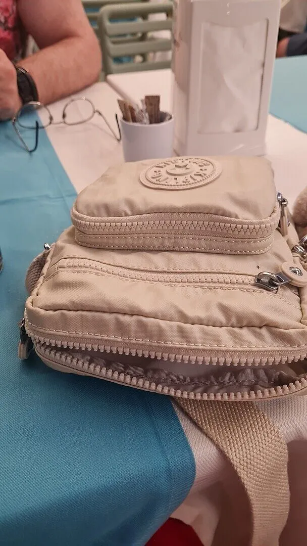 Kipling Gunne schoudertas klein grey gris 2 voorvakken