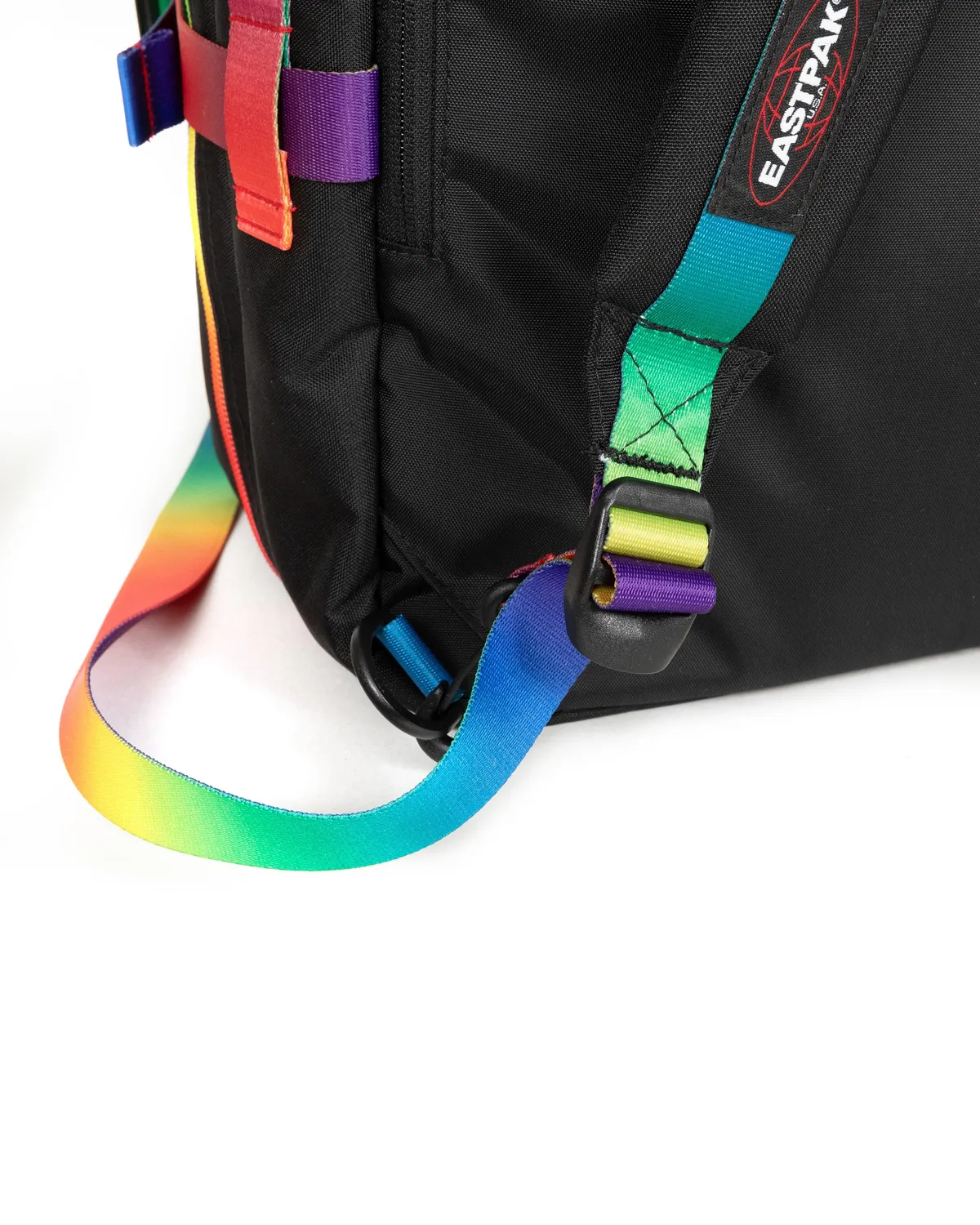 Eastpak Travelpack Large rugzak Rainbow Dark 17 inch
