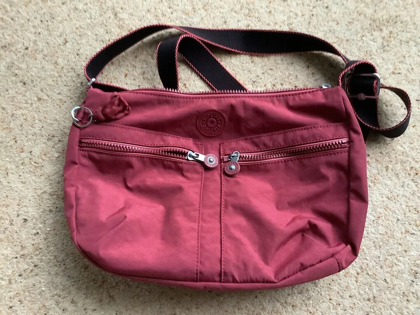 Kipling Izellah schoudertas Black Noir Medium waterafstotend