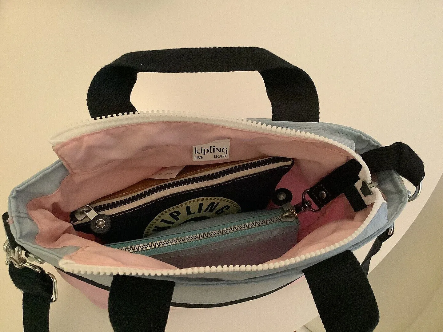 Kipling Minta schoudertas Ruby Red klein 5 liter