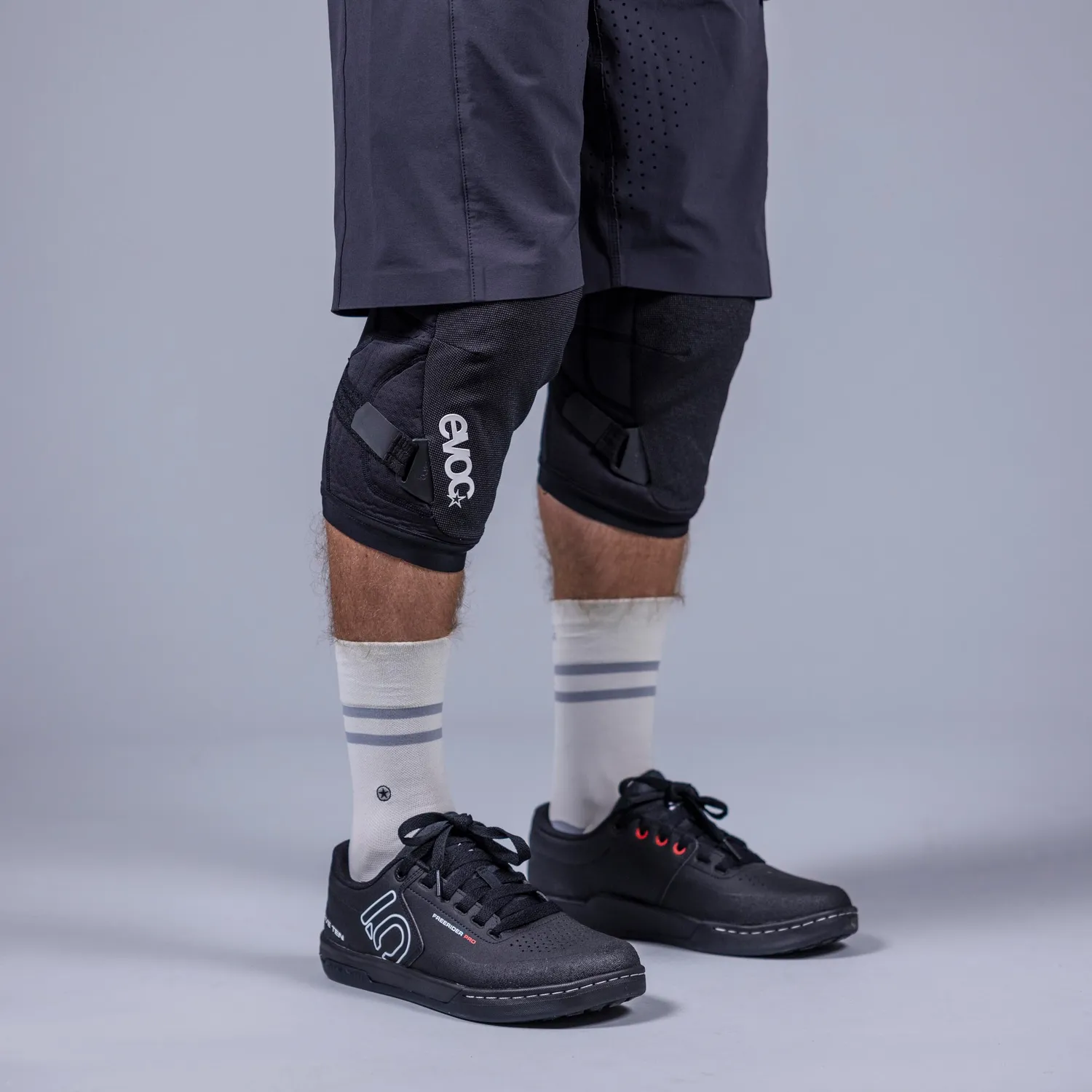 Evoc Knee Protector LS Flex Enduro kniebeschermer zwart
