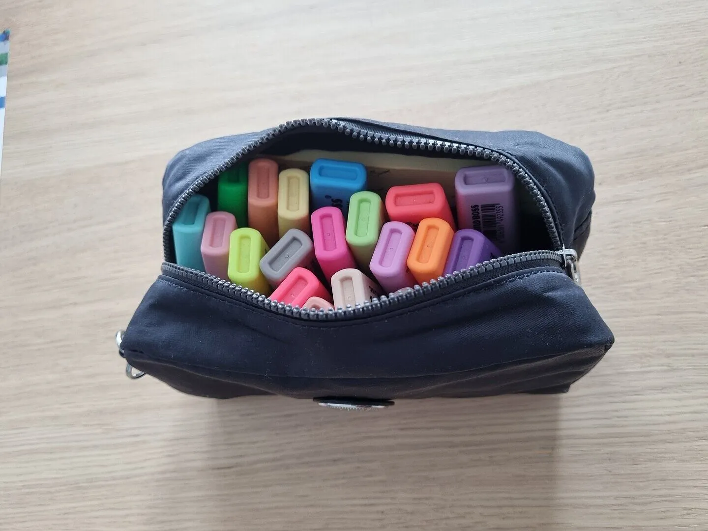 Kipling Gleam toilettas Lilac Moon Metallic medium glans