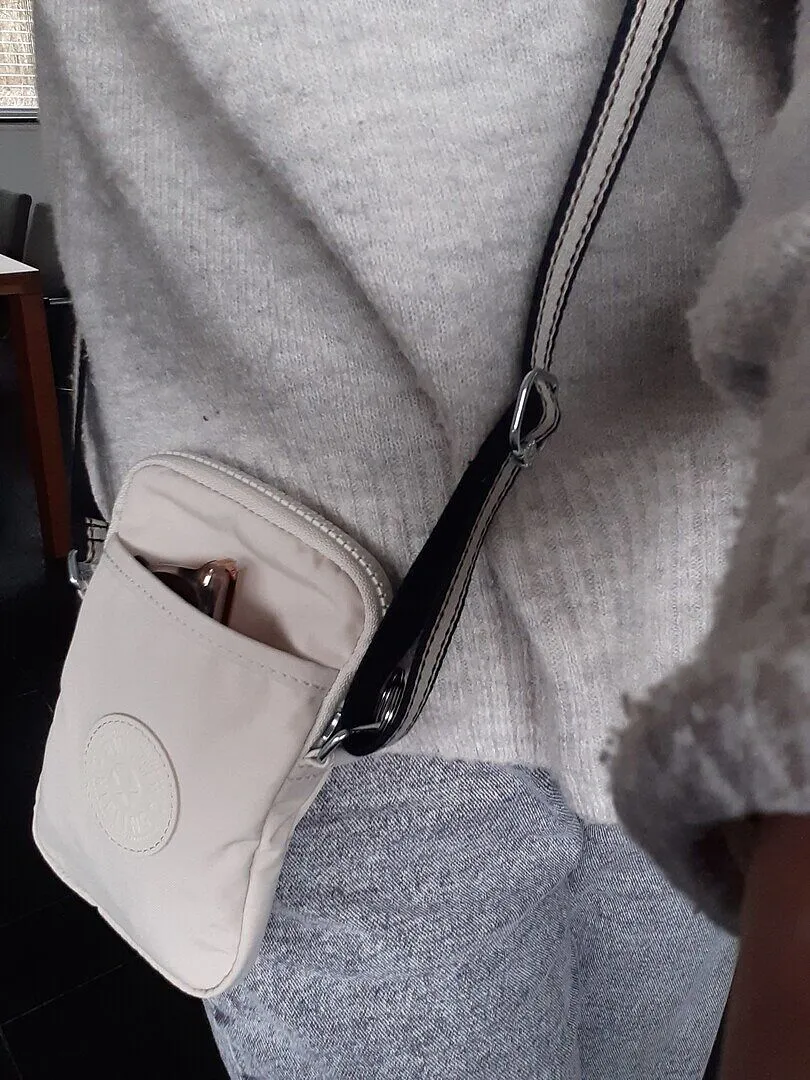 Kipling Tally telefoontas Klein Echo Embossed waterafstotend