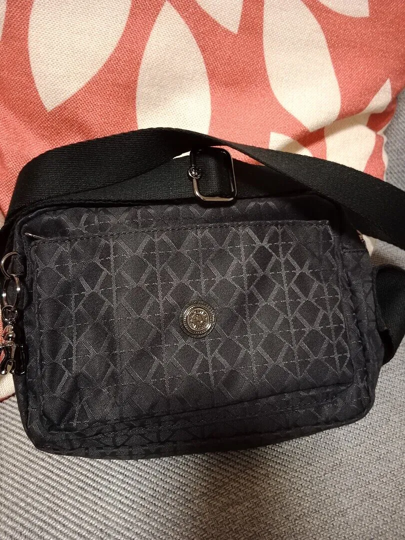 Kipling Abanu M crossbody Grape Wine Metallic glans