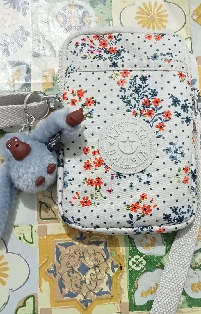 Kipling Tally telefoontas Klein Echo Embossed waterafstotend