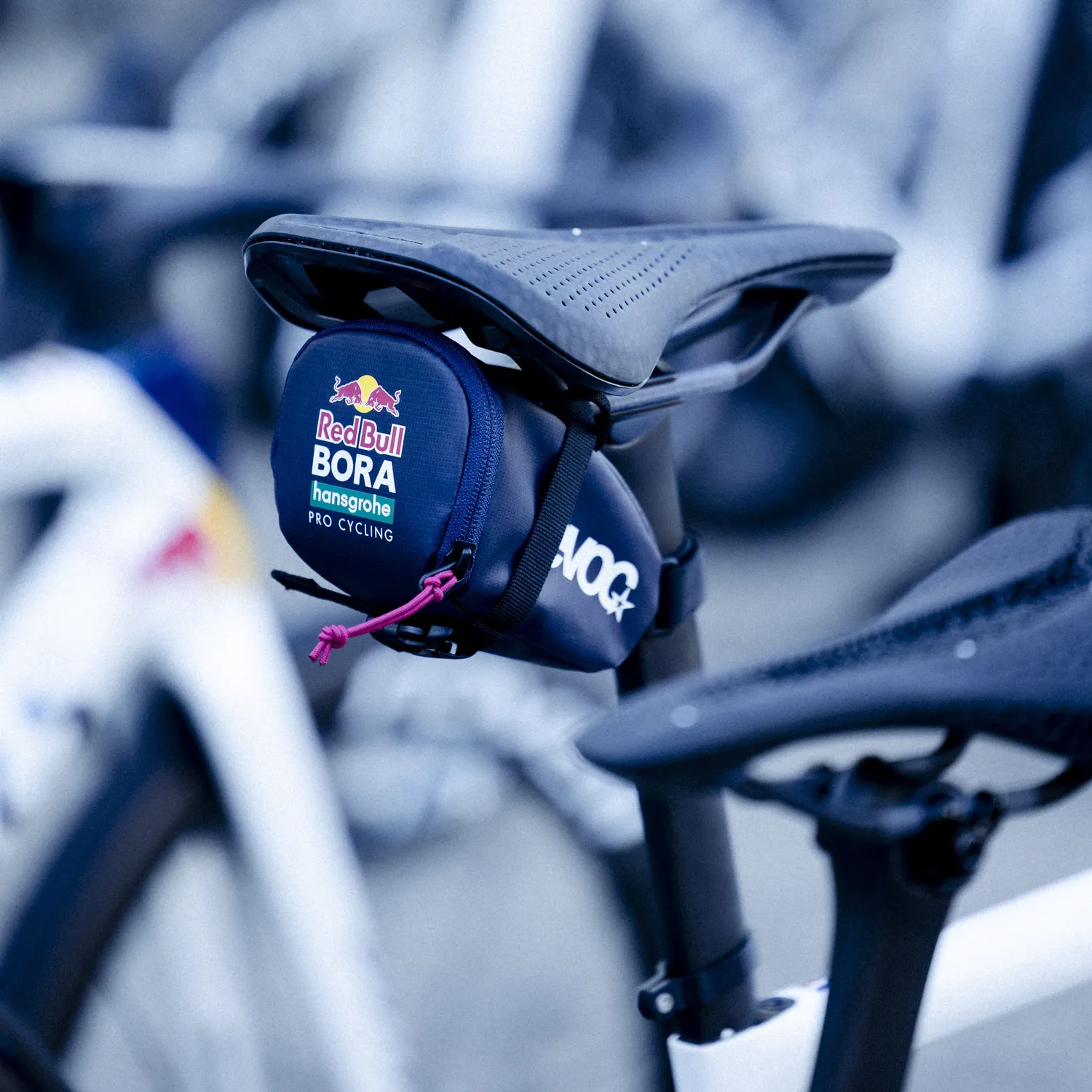 Evoc Seat Bag M Red Bull Bora zadeltas navy M