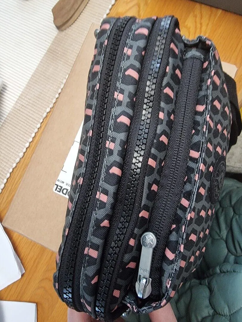 Kipling Abanu Multi schoudertasje Klein Smooth Khaki vakindeling