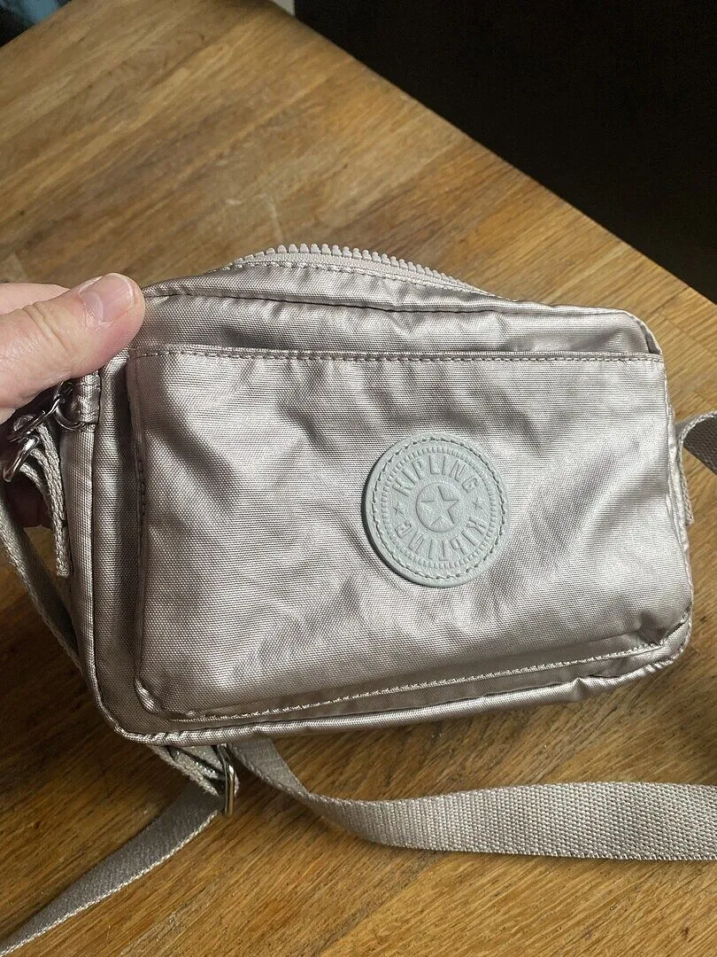 Kipling Abanu Multi schoudertasje Klein Smooth Khaki vakindeling