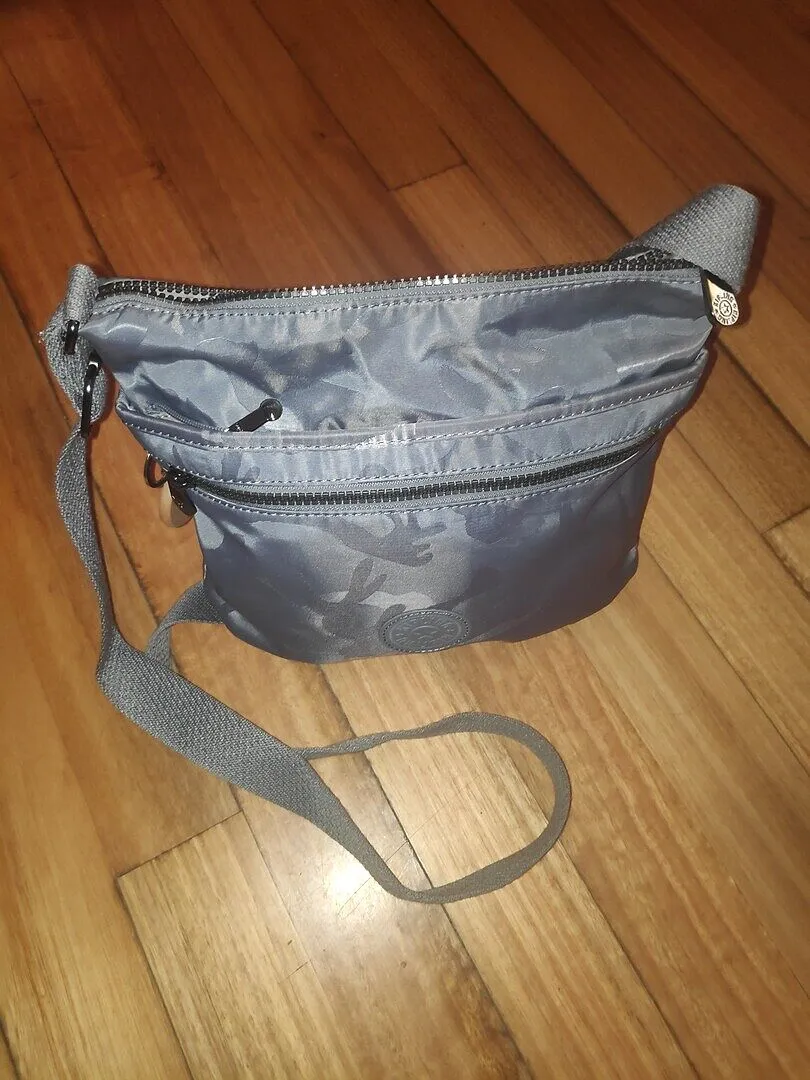 Kipling Arto schoudertas Medium Crazy Leaves licht