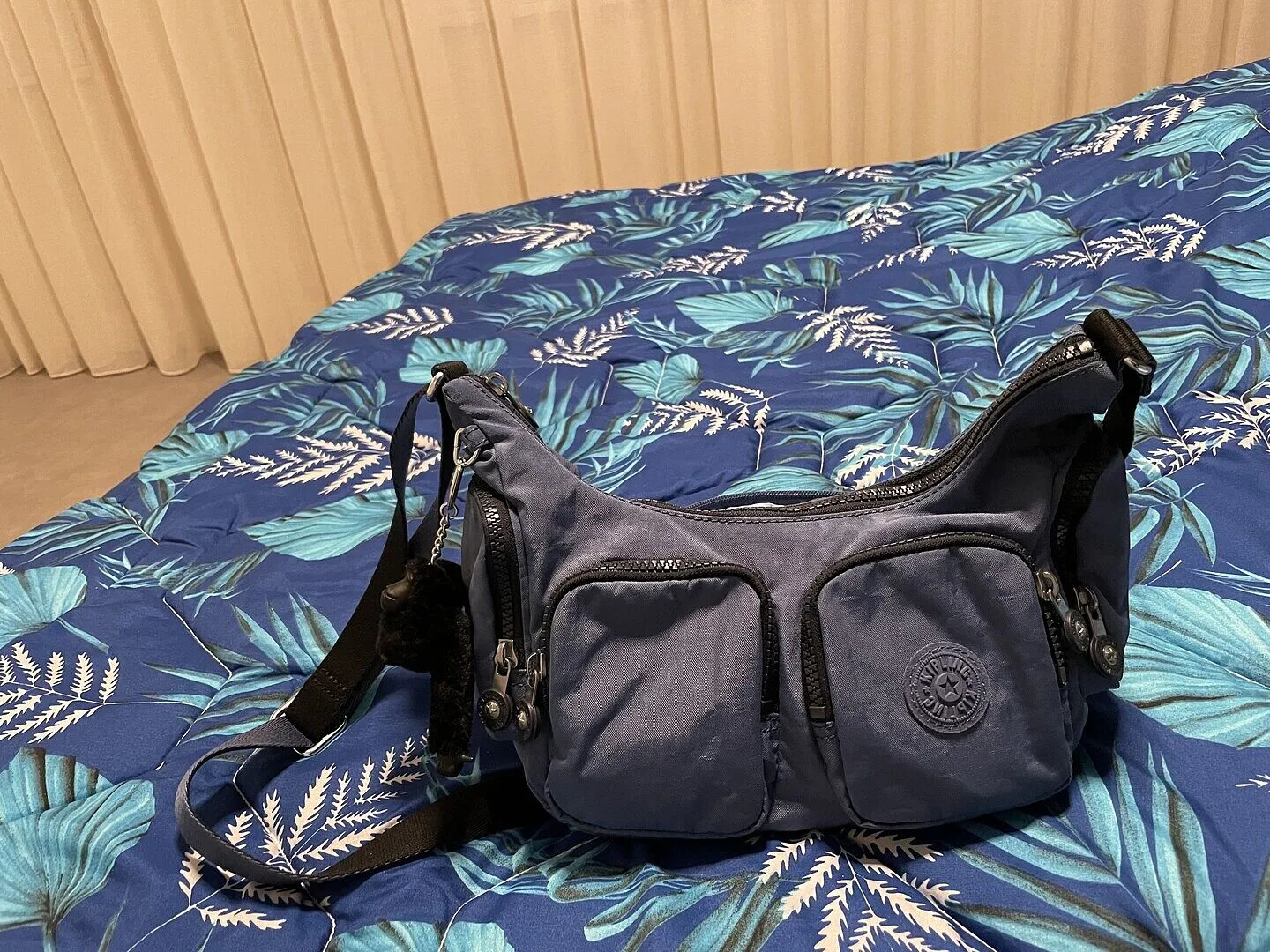 Kipling Rikka S crossbodytas Crazy Leaves klein