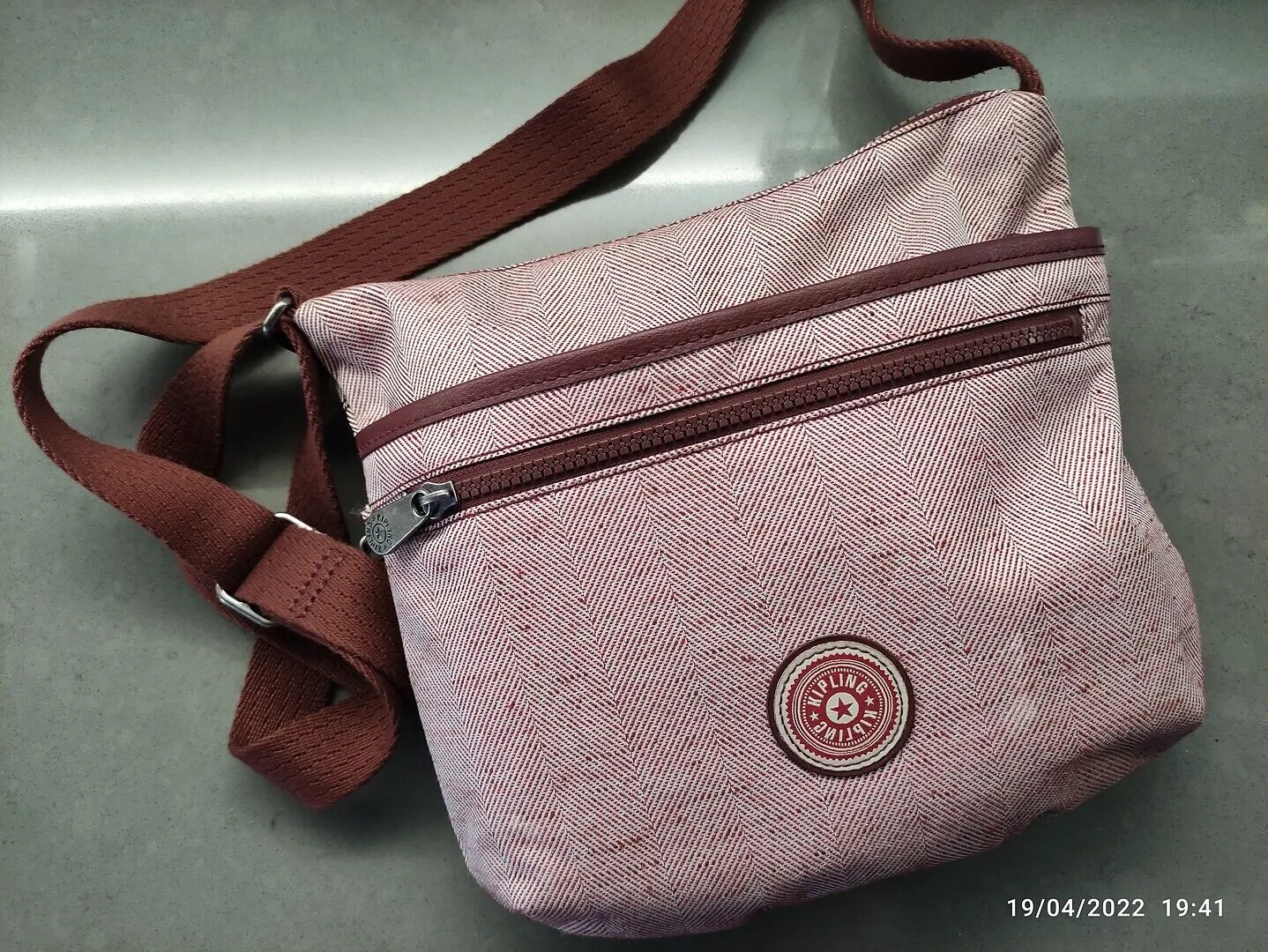 Kipling Arto schoudertas Medium Crazy Leaves licht