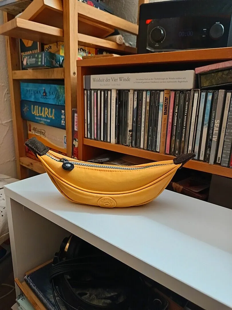 Kipling Banana Medium pennenetui Banana Yellow licht