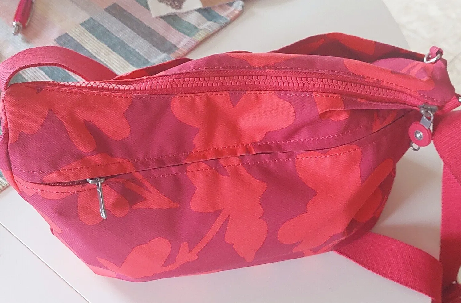 Kipling Izellah schoudertas Black Noir Medium waterafstotend