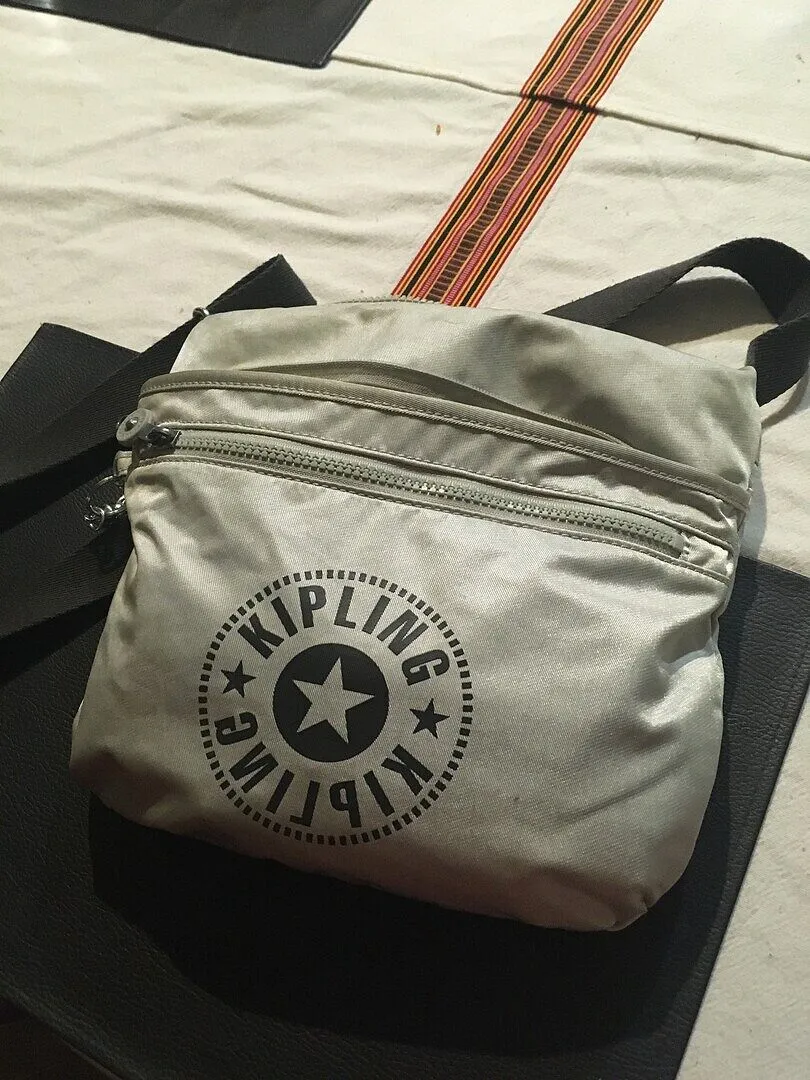Kipling Arto schoudertas Medium Crazy Leaves licht