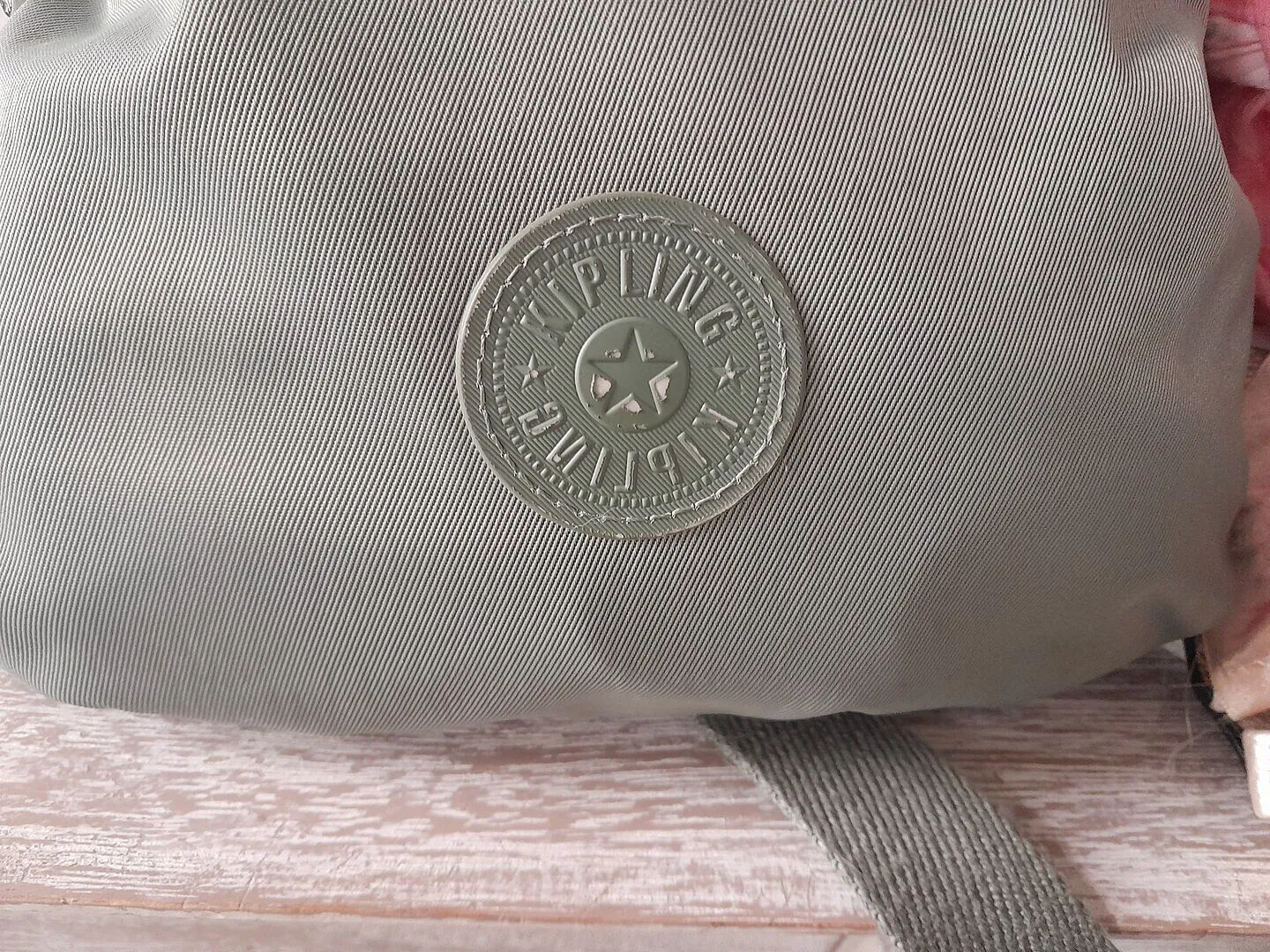 Kipling Arto schoudertas Medium Crazy Leaves licht