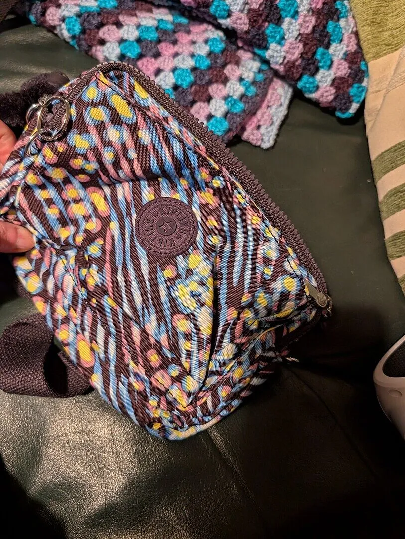 Kipling Abanu Multi schoudertasje Klein Smooth Khaki vakindeling
