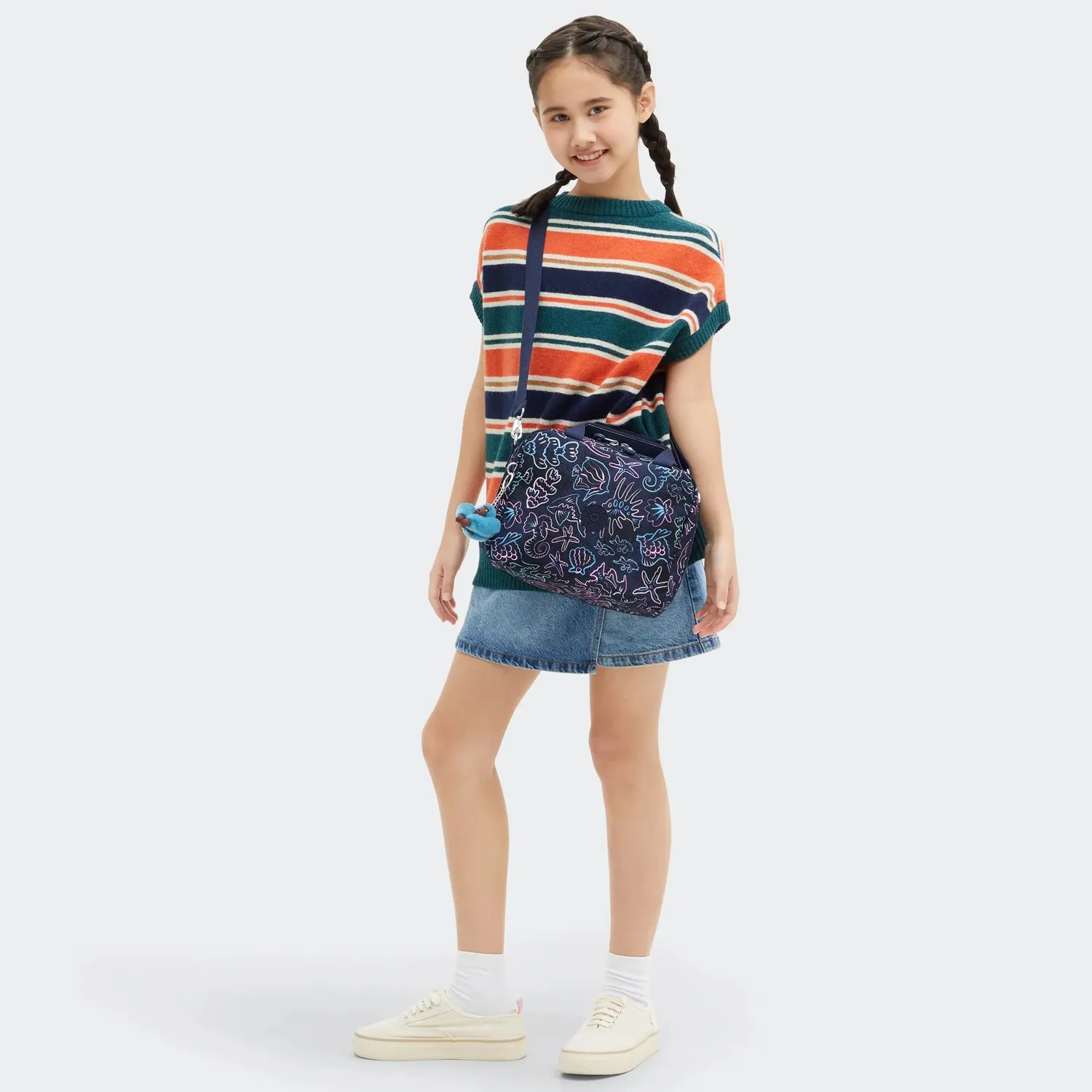 Kipling Miyo lunchtas Groot Disco Fish geïsoleerd