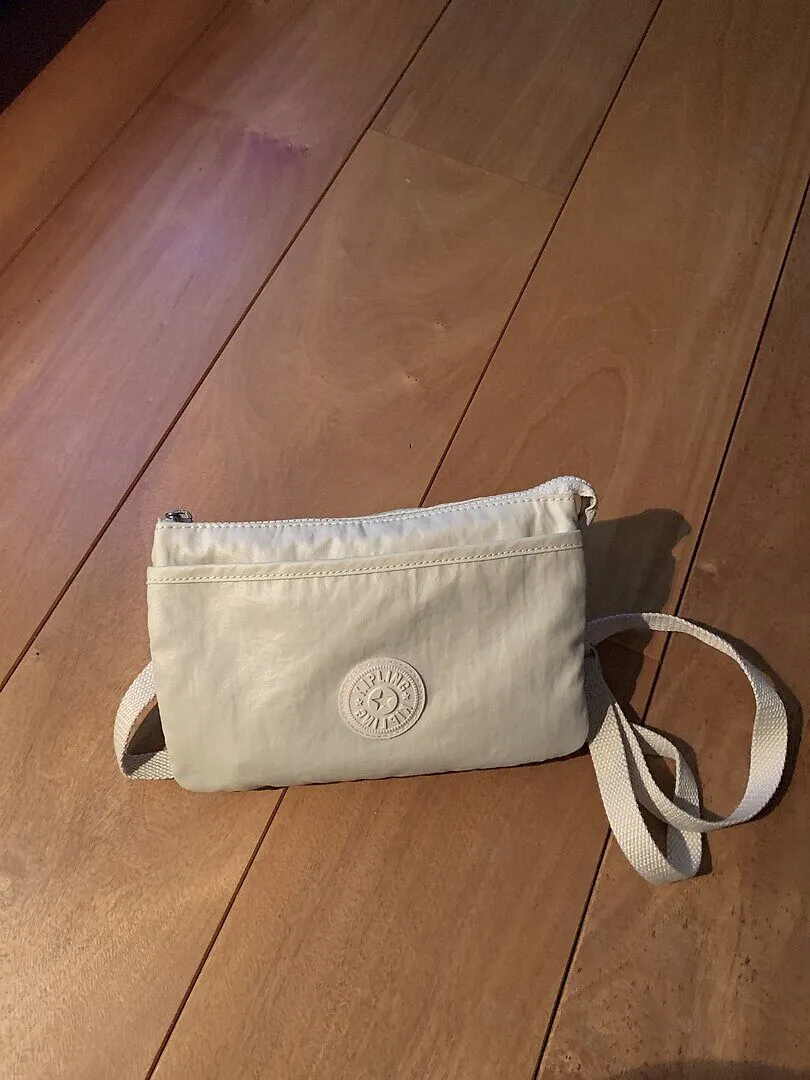 Kipling Riri crossbodytas klein Lounge Wine waterafstotend