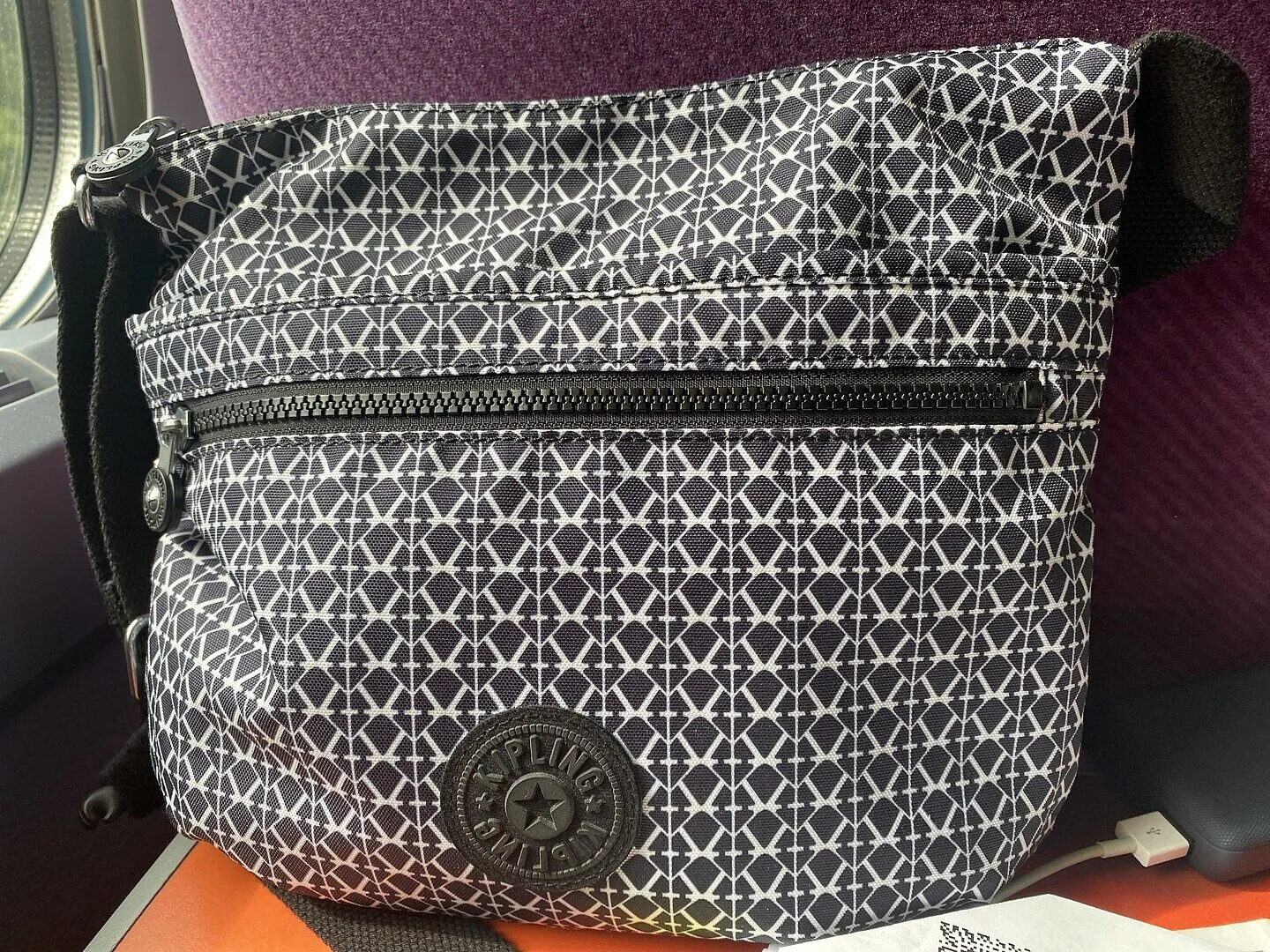 Kipling Arto schoudertas Medium Crazy Leaves licht