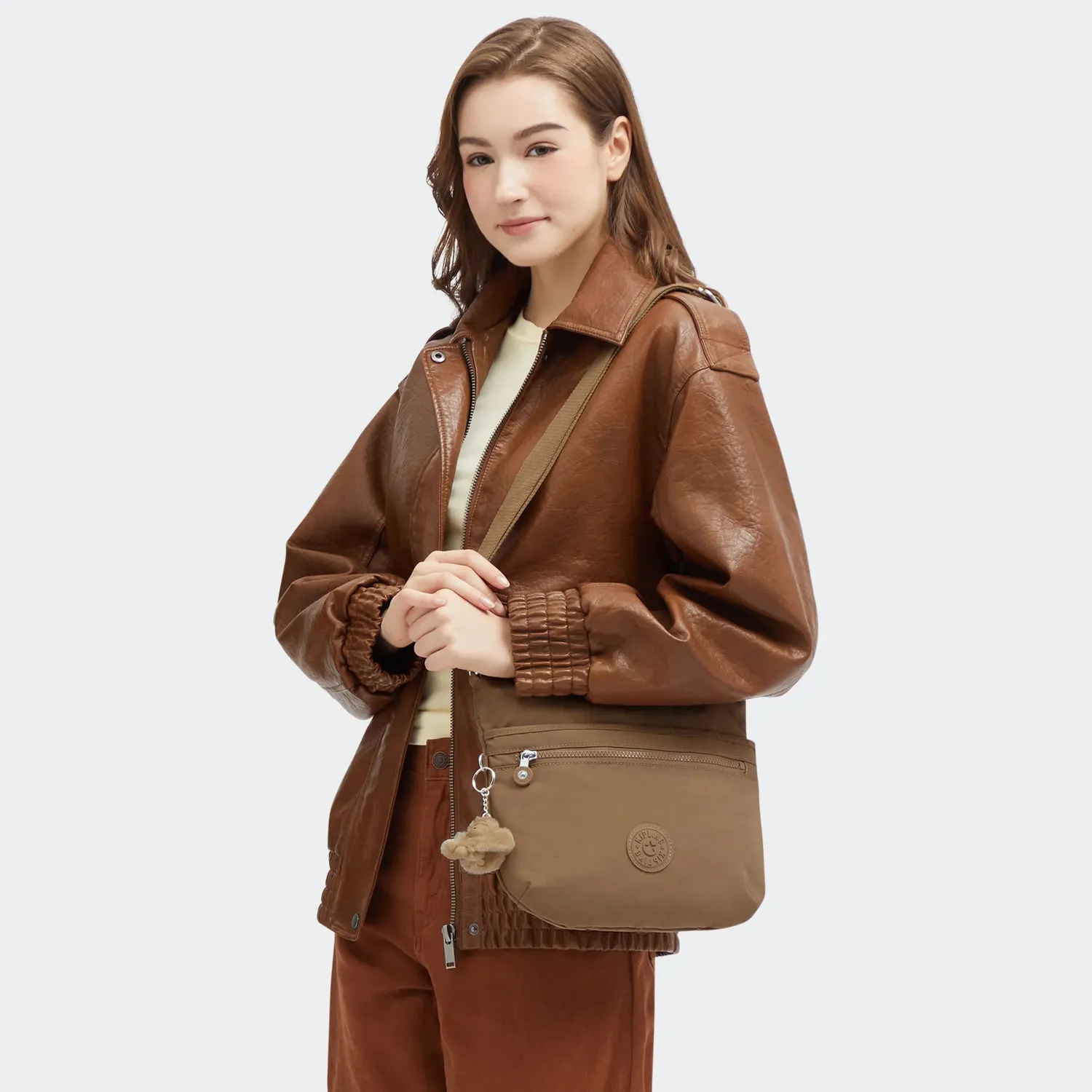 Kipling Arto schoudertas Medium Early Tan waterafstotend