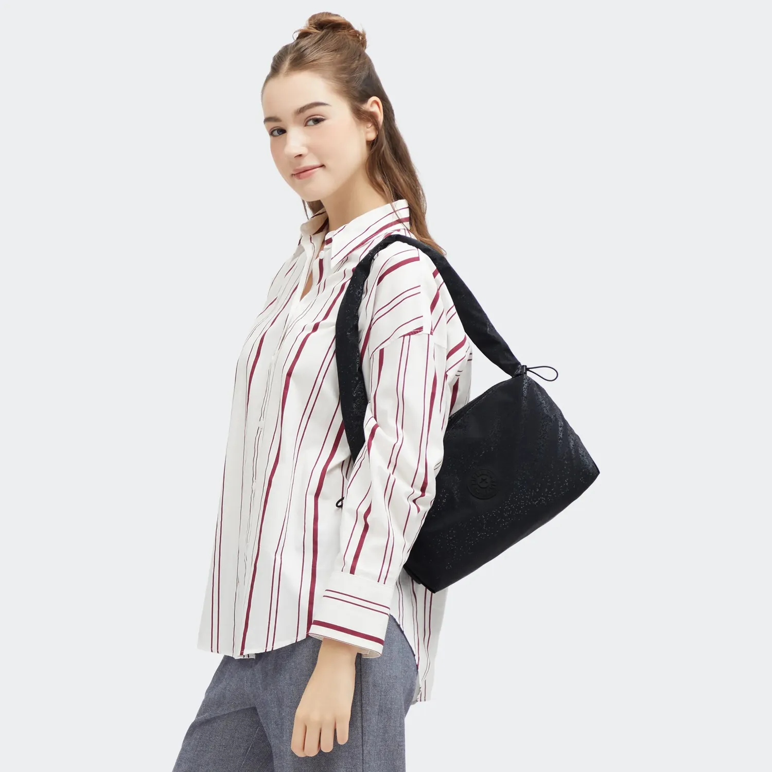 Kipling Eleni M schoudertas Shiny Pixel medium glans