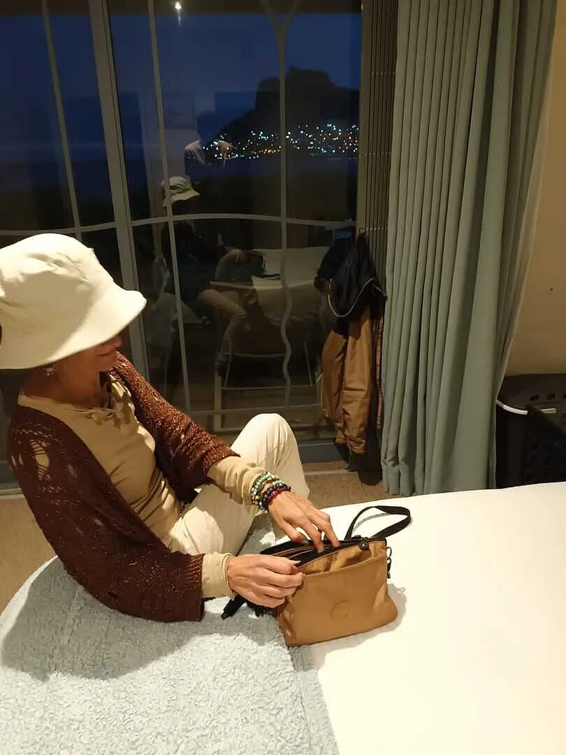 Kipling Riri crossbodytas klein Lounge Wine waterafstotend