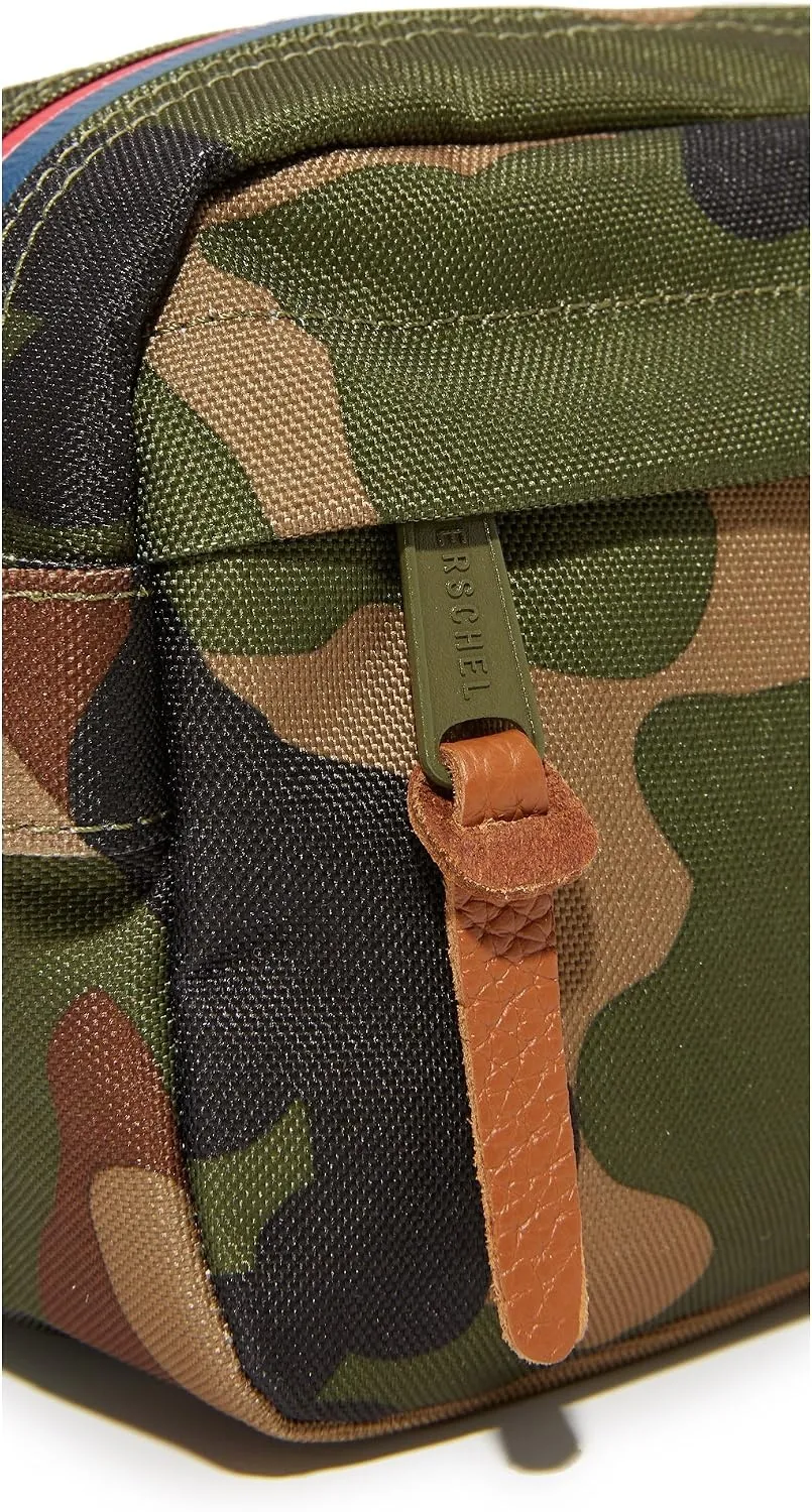 Herschel Chapter toilettas Woodland Camo compact