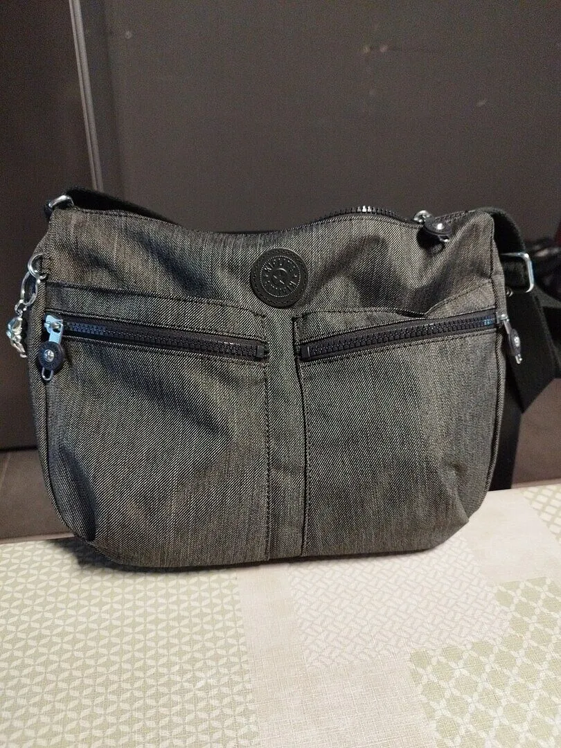 Kipling Izellah schoudertas Black Noir Medium waterafstotend