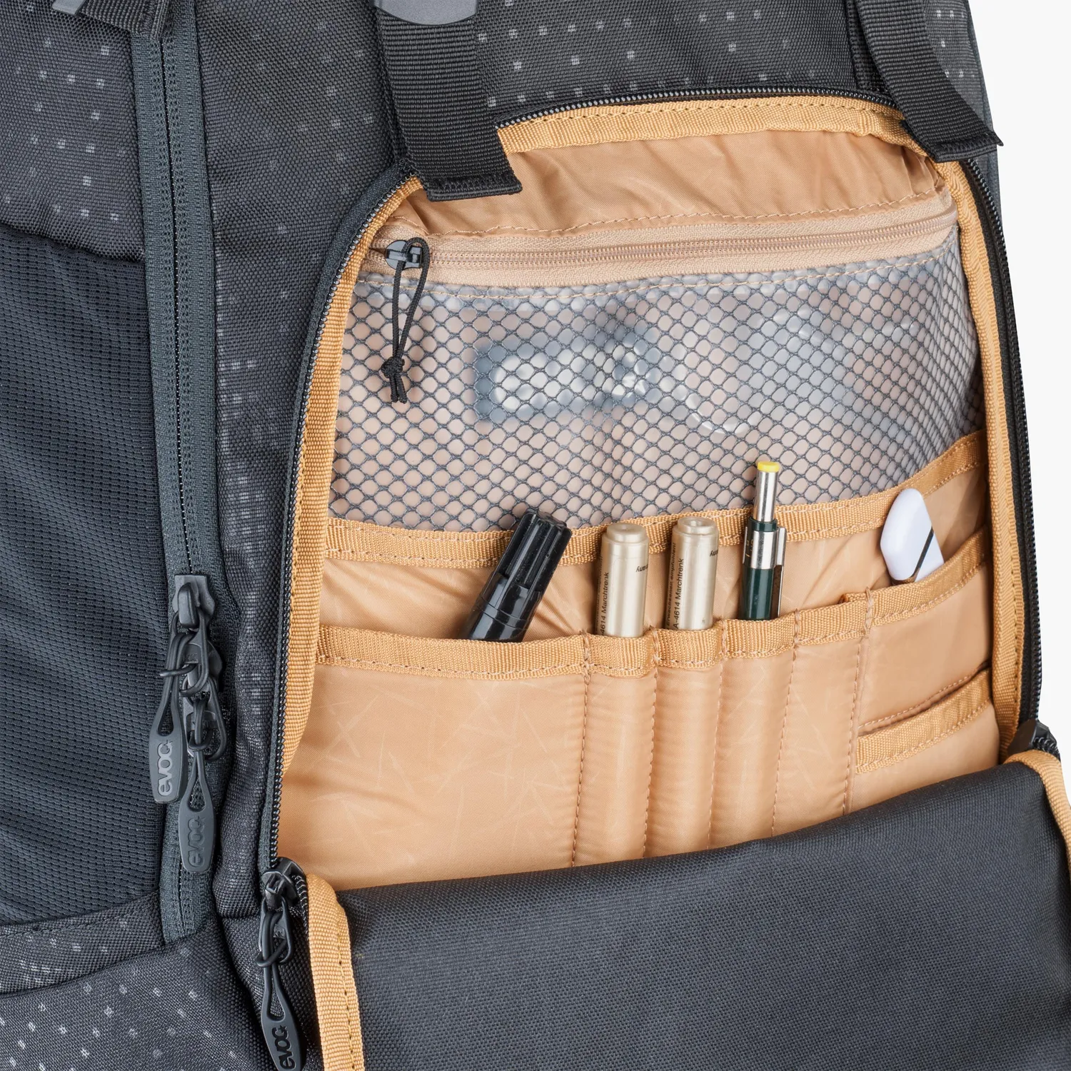 Evoc Mission Pro 28 rugzak zwart met laptopvak