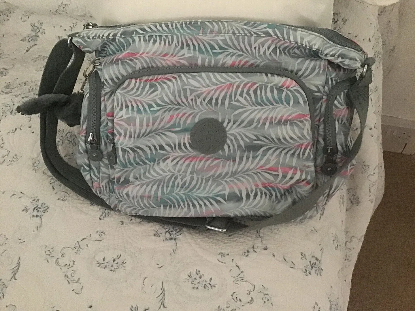 Kipling Gabb crossbodytas Groot Diamond Wave Emboss relief
