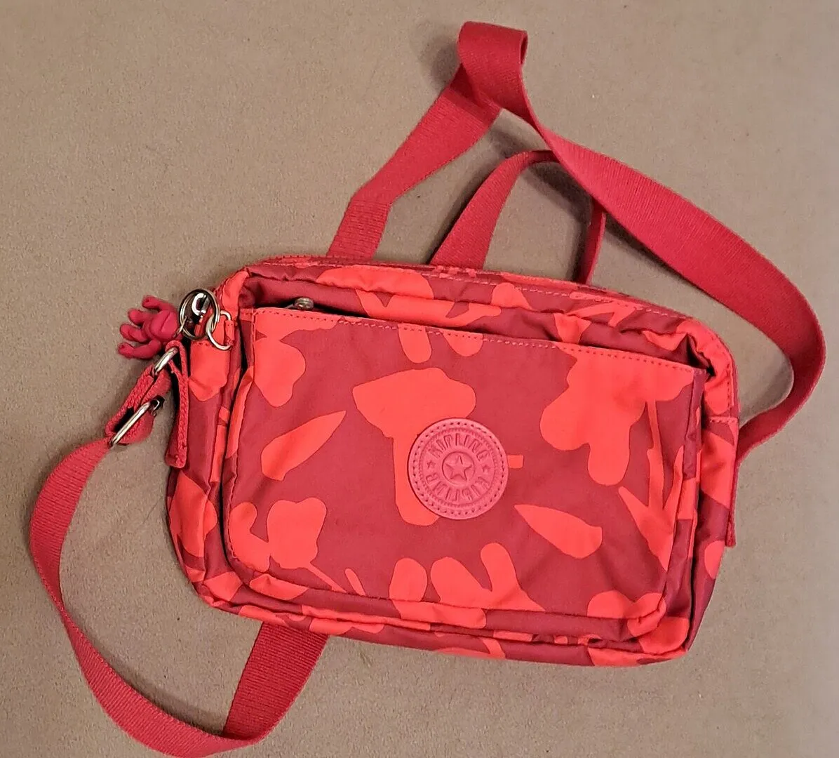 Kipling Abanu M crossbody Grape Wine Metallic glans